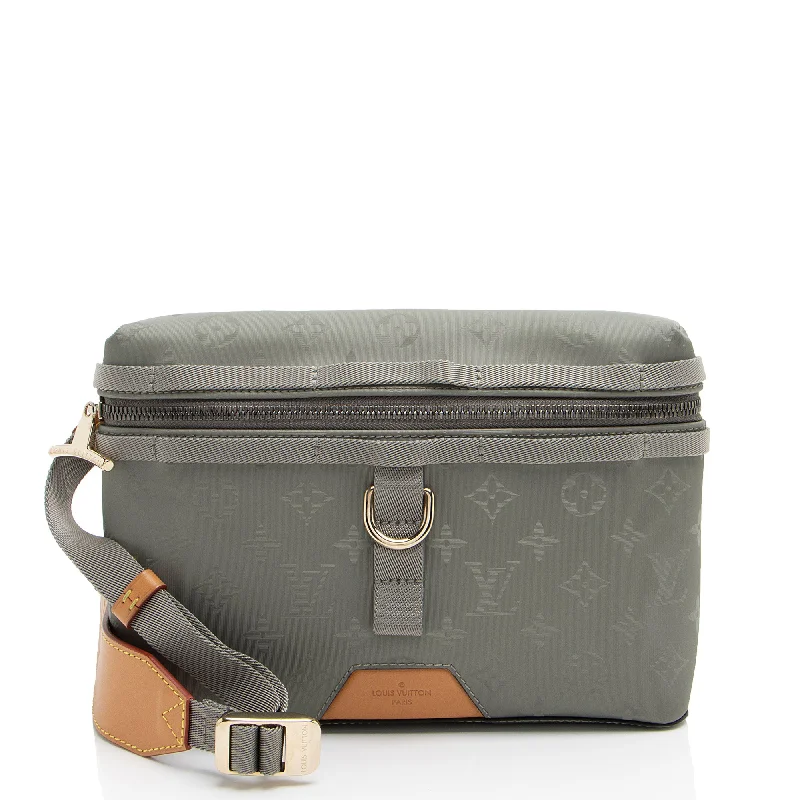 Louis Vuitton Monogram Canvas Titanium PM Messenger (SHF-QWgEHE)